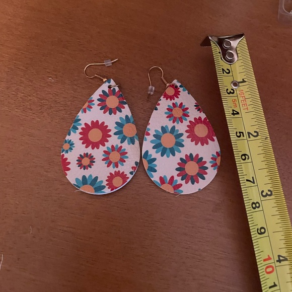 Leather teardrop earrings - Picture 2 of 2
